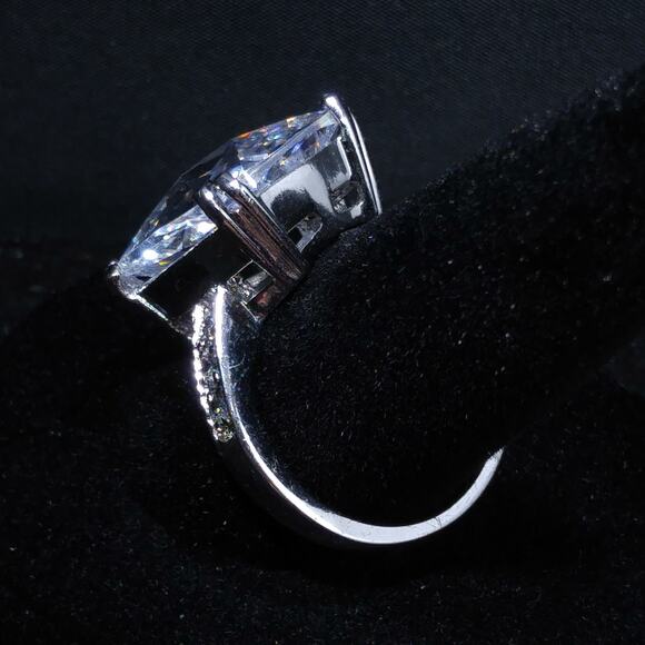 Vintage Gemstone Clear Rhinestone Ring, Emerald Cut, US 8 1/4 - Picture 6 of 10